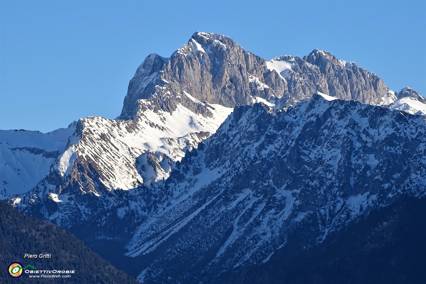 26 Zoom in Monte Campo, Cime di Bares, Presolana di Castione e Parete Nord .JPG